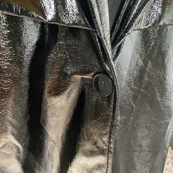 Classic Trench with Style - Picture 5 of 12